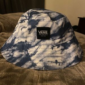 Vans tie dye blue and white bucket hat